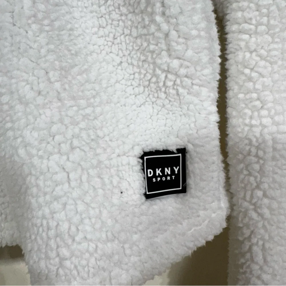 DKNY Sport New York Yankees Sherpa Hoodie Pullover White Women's Size Small - Picture 3 of 11